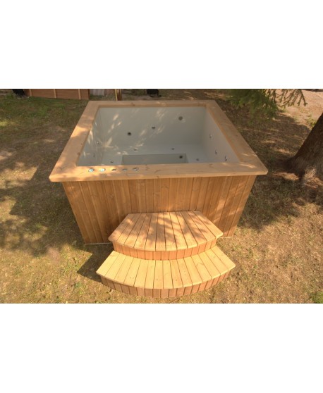 Square shape hot tub