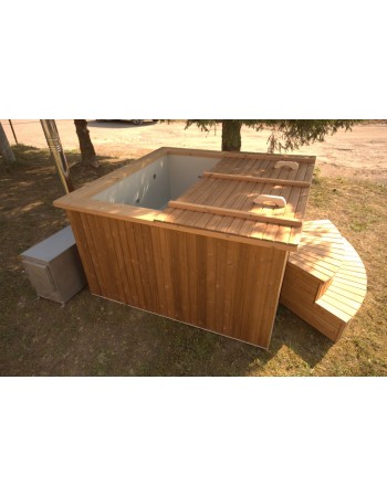 Square shape hot tub