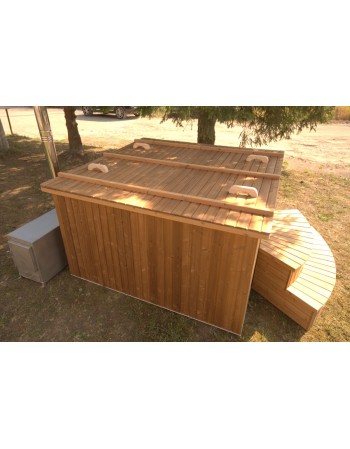 Square shape hot tub