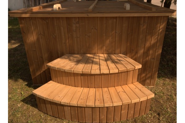Deluxe hot tub, 180x180 cm, square shape with thermowood trim Deluxe hot tub, 180x180 cm, square shape with thermowood trim