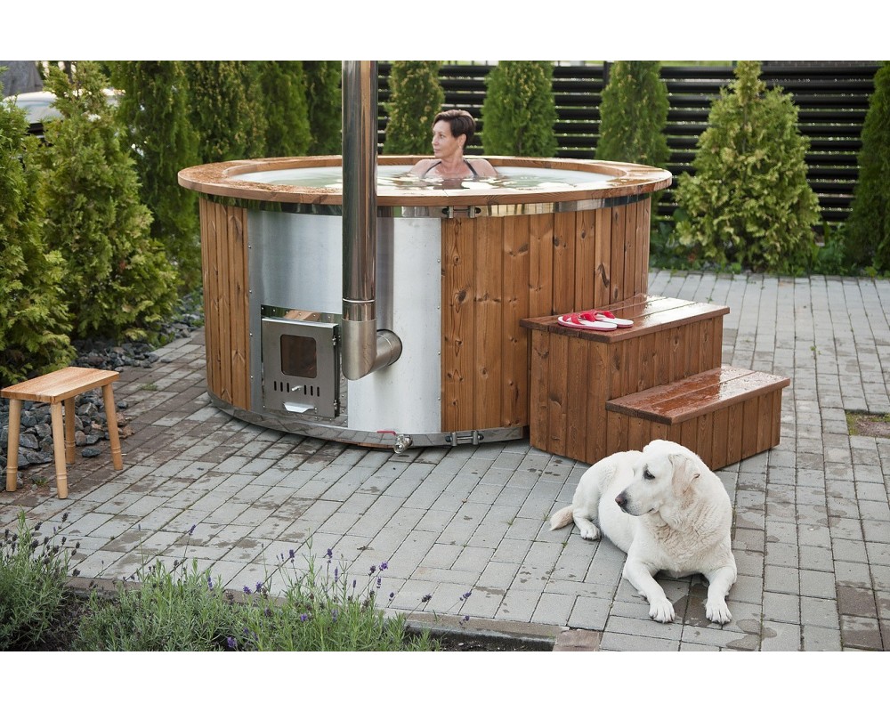 Royal wellness hot tub with integrated stove Royal wellness hot tub with integrated stove