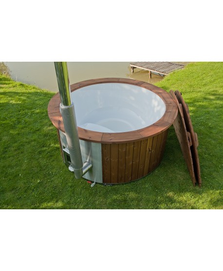 Royal wellness hot tub with integrated stove Royal wellness hot tub with integrated stove