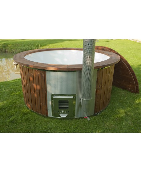 Royal wellness hot tub with integrated stove Royal wellness hot tub with integrated stove