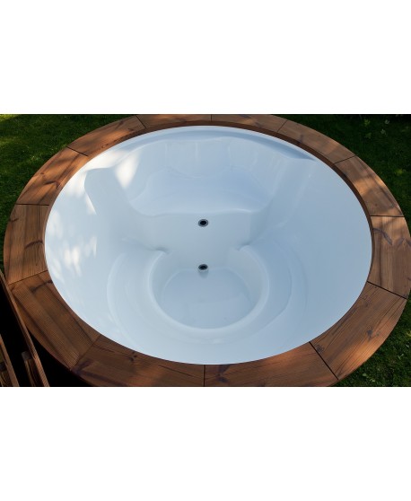 Royal wellness hot tub with integrated stove Royal wellness hot tub with integrated stove