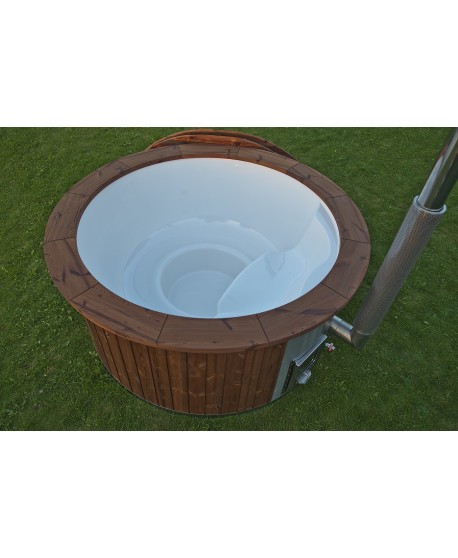 Royal wellness hot tub with integrated stove Royal wellness hot tub with integrated stove