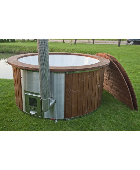 Royal wellness hot tub with integrated stove Royal wellness hot tub with integrated stove