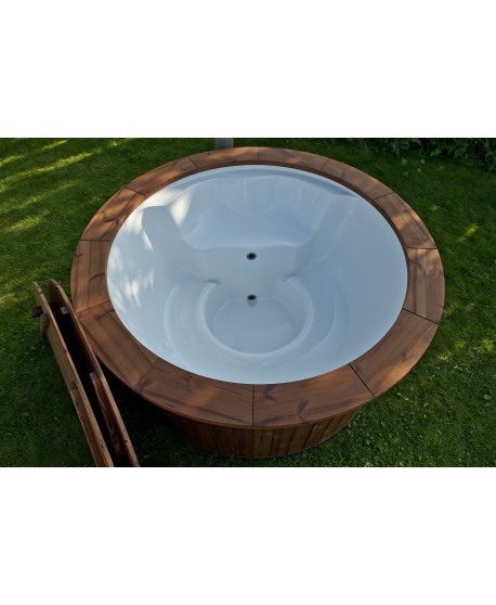 Royal wellness hot tub with integrated stove Royal wellness hot tub with integrated stove