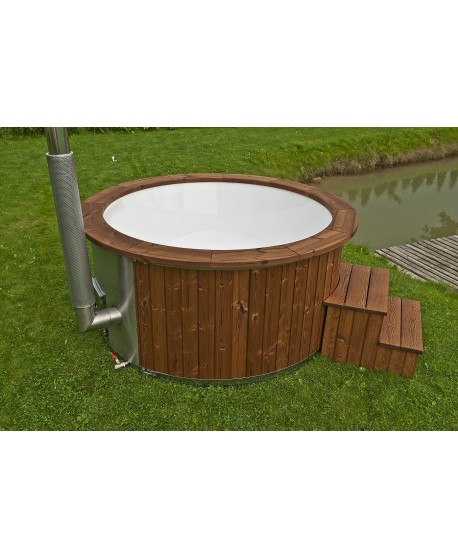 Royal wellness hot tub with integrated stove Royal wellness hot tub with integrated stove