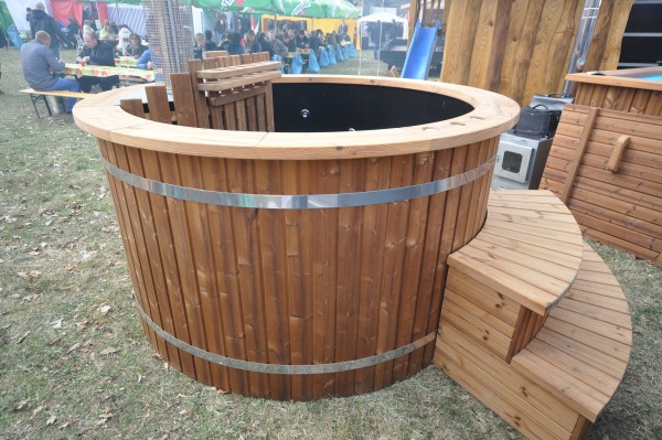 Hot tub with plastic liner and internal stove 180cm Hot tub with plastic liner and internal stove 180cm