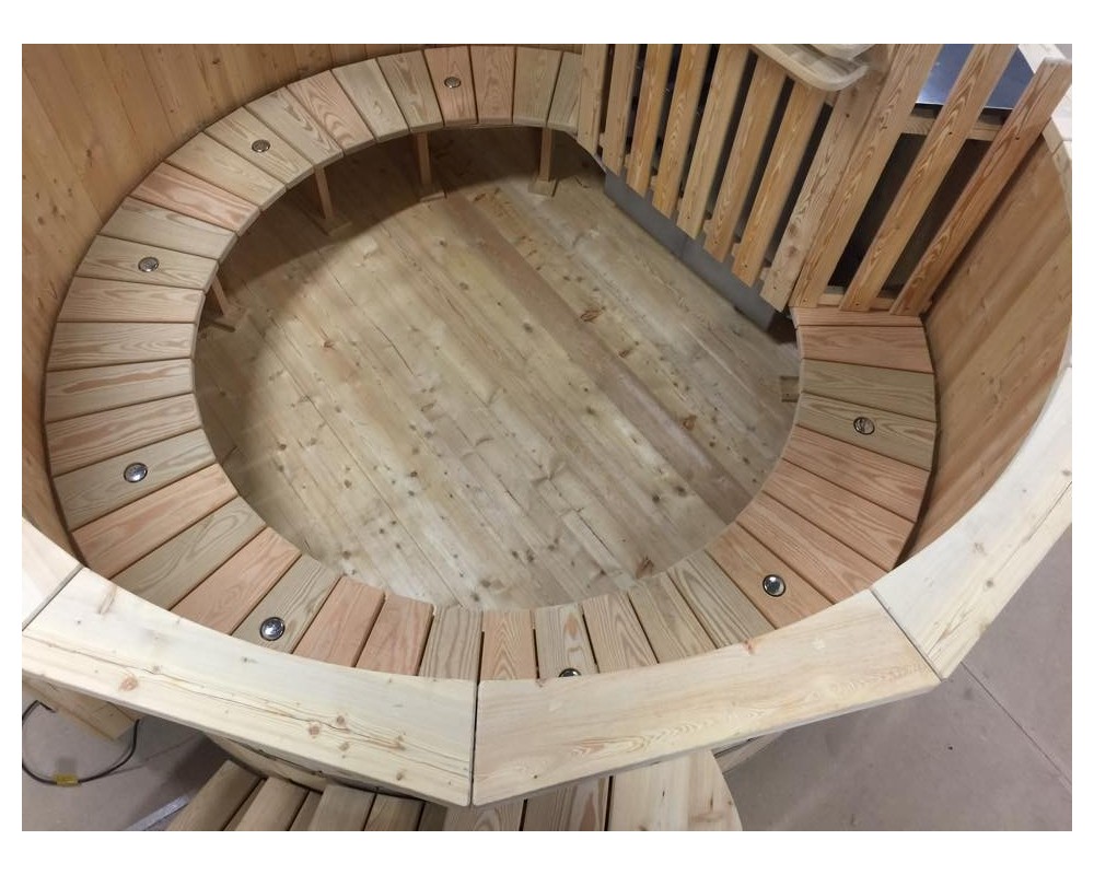 Wooden hot tub larch