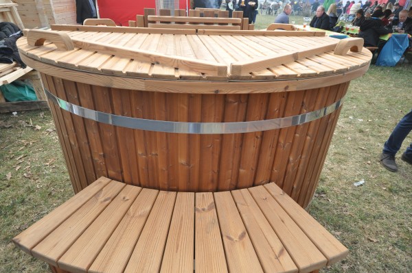 Hot tub with plastic liner and internal stove 180cm Hot tub with plastic liner and internal stove 180cm