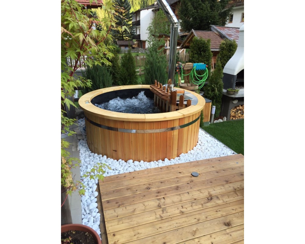 Plastic lined hot tub with thermowood Plastic lined hot tub with thermowood