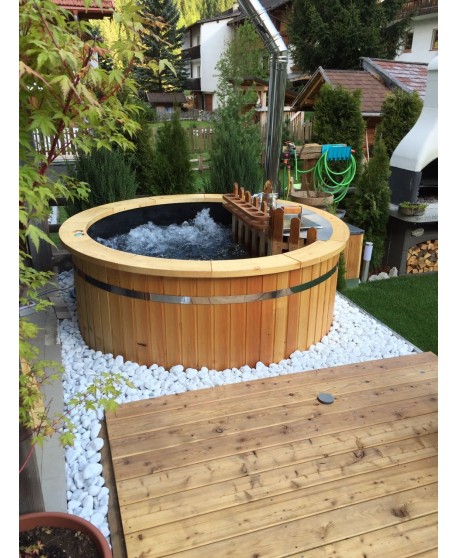 Plastic lined hot tub with thermowood Plastic lined hot tub with thermowood