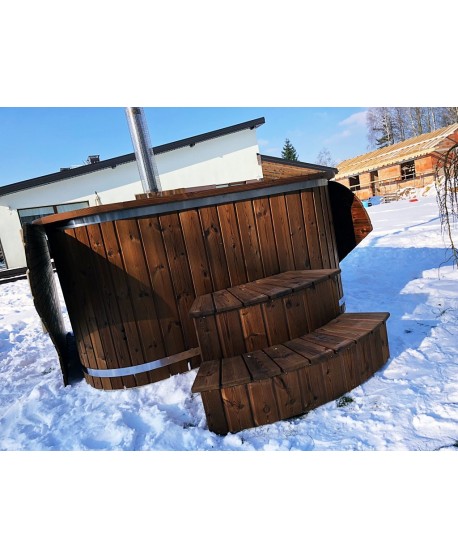 Wooden hot tub with plastic lined and powerful stove Wooden hot tub with plastic lined and powerful stove