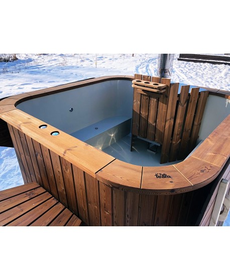 Wooden hot tub with plastic lined and powerful stove Wooden hot tub with plastic lined and powerful stove