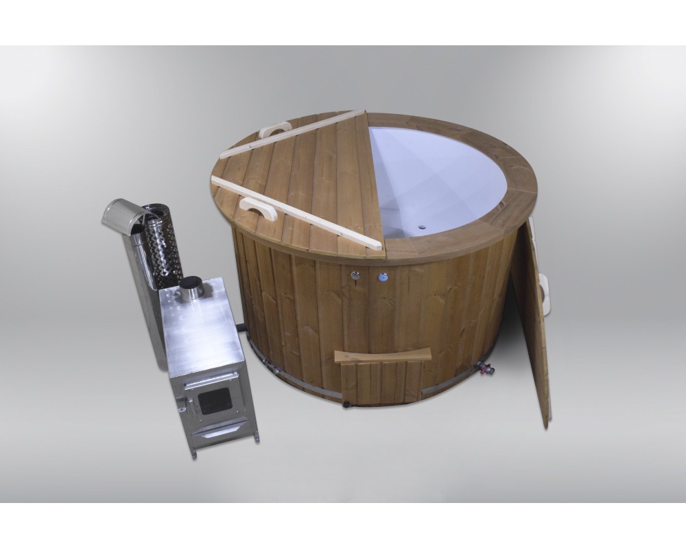 Comfortable fiberglass lined hot tub 160 cm