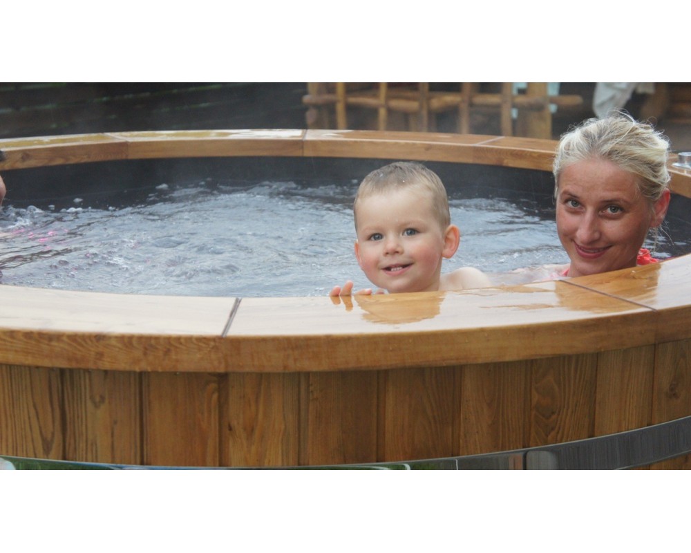Plastic lined hot tub with thermowood Plastic lined hot tub with thermowood