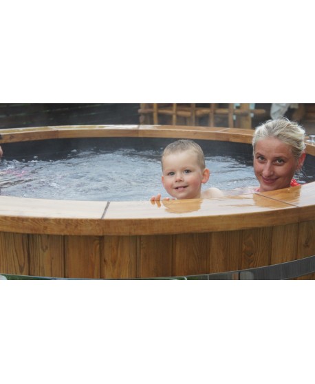 Plastic lined hot tub with thermowood Plastic lined hot tub with thermowood