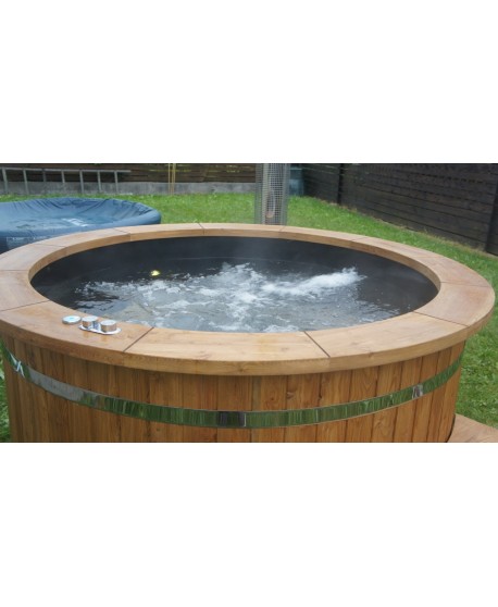 Plastic lined hot tub with thermowood Plastic lined hot tub with thermowood