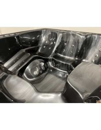 Square acrylic hot tub "MACAU"