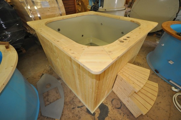 square shape plastic hot tub with spruce trim square shape plastic hot tub with spruce trim
