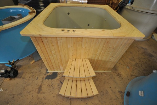 square shape plastic hot tub with spruce trim square shape plastic hot tub with spruce trim